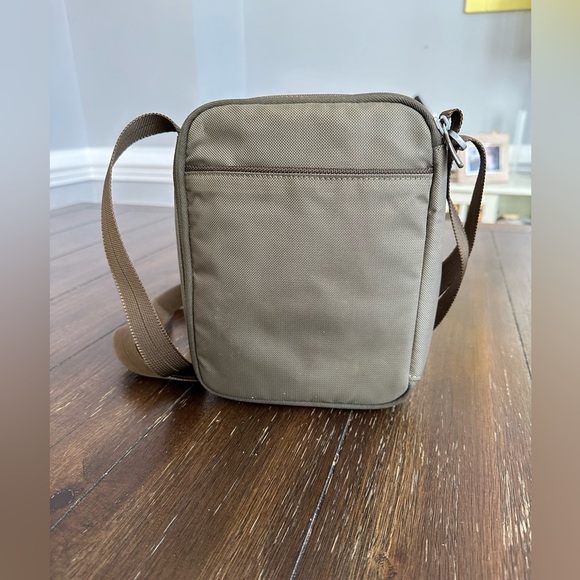 Tumi tech swing pack cross body bag - Picture 11 of 15